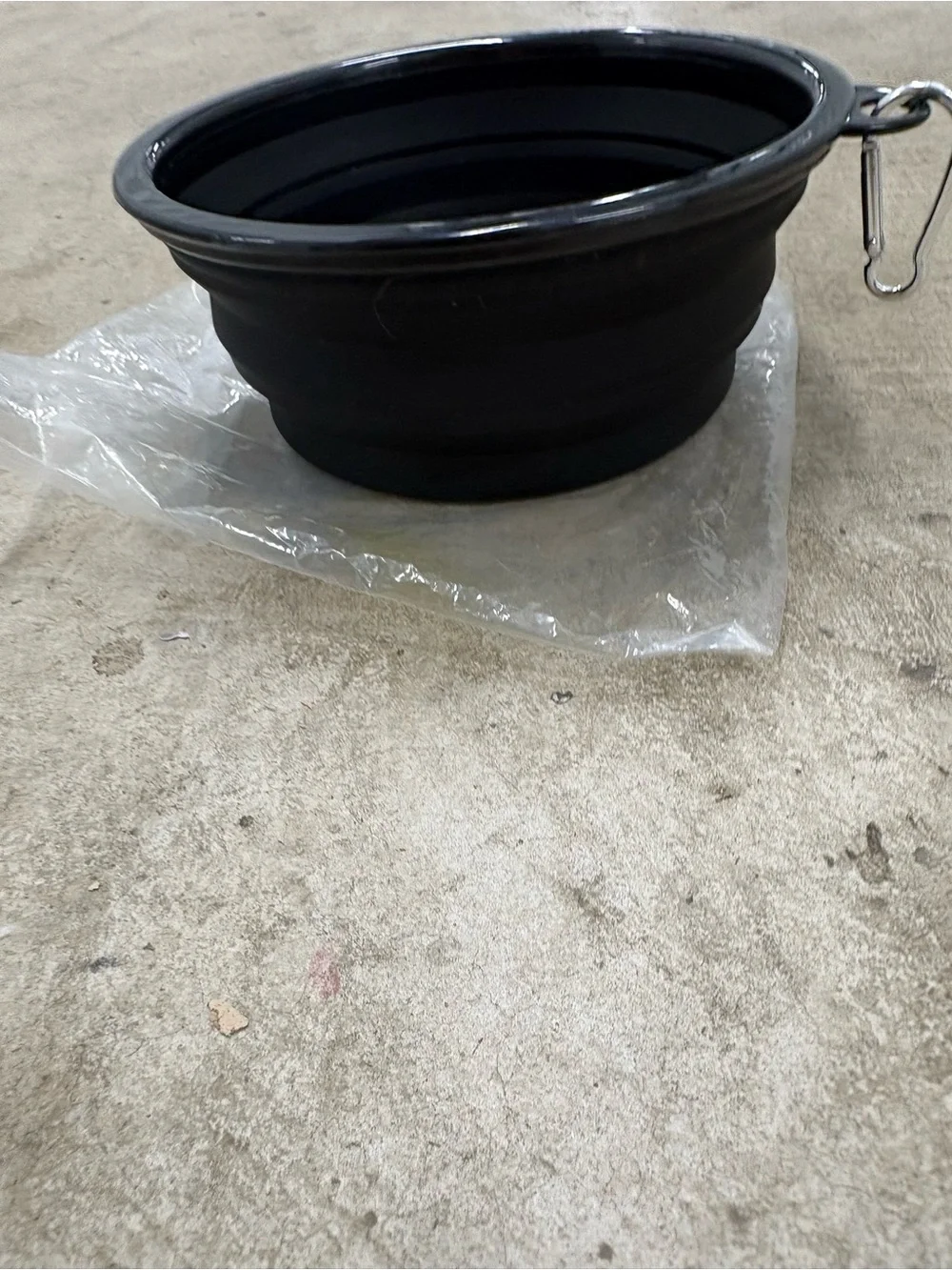 Thrive Silicone Collapsible Portable Pet Bowl, Black w/ Carabiner Clip 250006